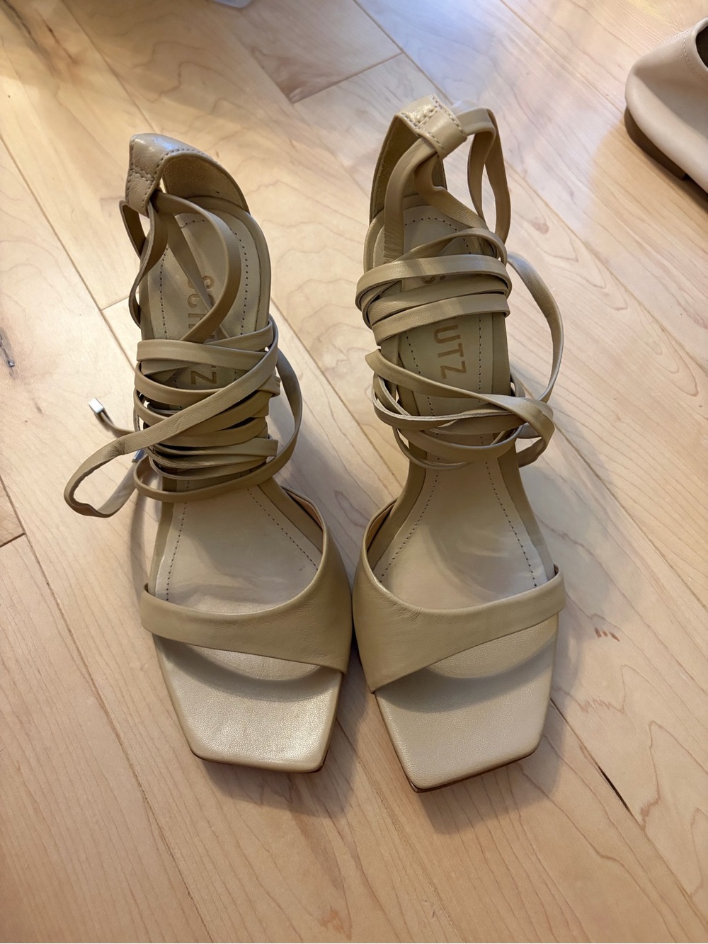 SCHUTZ Cream Lace-Up Square-Toe Sandals